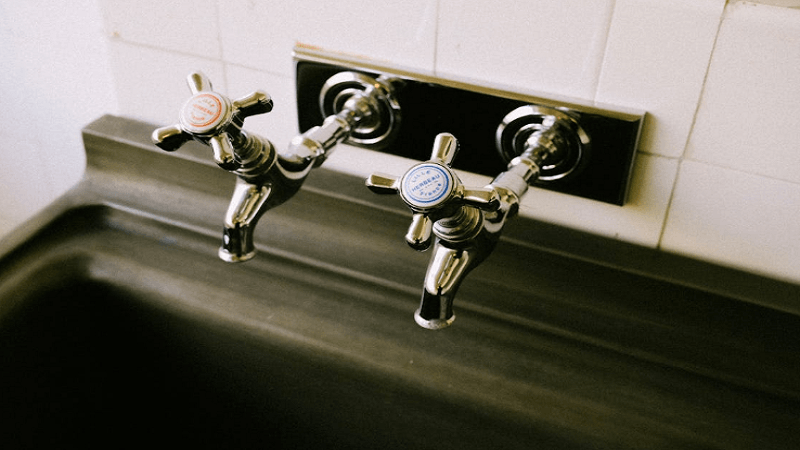 Commercial-Grade Faucets vs Residential: Which One Belongs in a Family Home